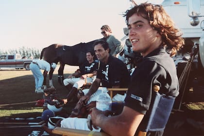 En uno de sus primeros viajes, en 1991, en Inglaterra. A su lado se lo ve a Ernesto Trotz.