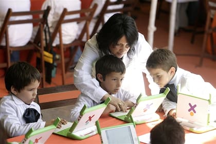 En Uruguay, el Plan Ceibal, reconocido por su alcance en el mundo, entregó una laptop a todos los alumnos de escuelas públicas primarias y medias