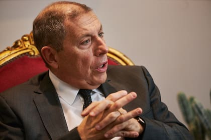 "En Uruguay hay dos fuerzas políticas que tienen visiones distintas, que ninguna le puede imponer sus ideas a la otra, pero el sistema logra negociar y logra acordar", dice Gabriel Oddone
