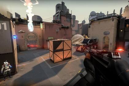 En Valorant se juegan partidas de 5 contra 5, y triunfa el equipo que gane 13 rondas; un equipo debe plantar el Spike y otro desactivarlo