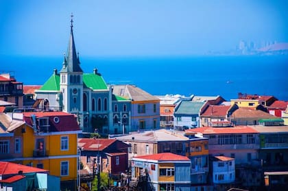 En Valparaíso, el color se tomó la ciudad