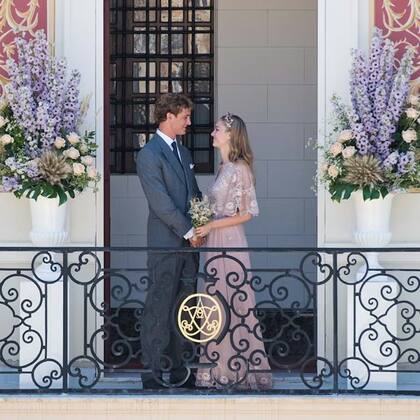 En verano de 2015, Beatrice Borromeo eligió, para su boda civil con Pierre Casiraghi, un vestido de novia con el sello de Valentino. Un diseño de sus amigos Maria Grazia Chiuri y Pierpaolo Piccioli, directores creativos de la maison