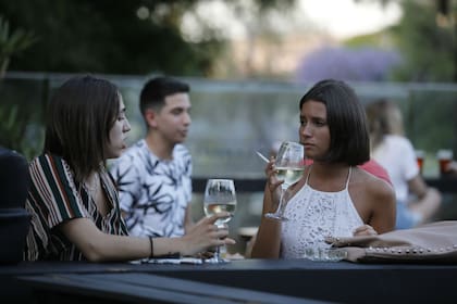 En verano los bares se llenan