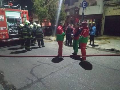 En Villa Lugano, alrededor de las 2 de esta madrugada, se sucedió un incendio en una casa tipo PH a la altura de Piedrabuena al 4500