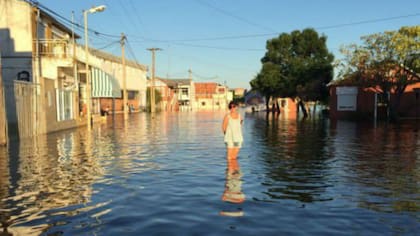 En Villa Paranacito el agua tomó las calles