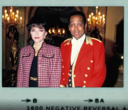 En Villa Windsor, Sydney Johnson recibió a todo tipo de celebridades. Como Joan Collins quien próximamente protagonizará la serie basada en Wallis Simpson