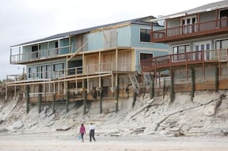 Las tormentas profundizan la escasez de arena en las playas de Florida