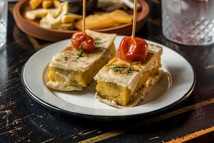 En Vina sirven la tortilla en sándwich con pan tipo pita.