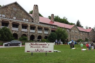 Ataque ochentoso en el hotel de Dirty Dancing