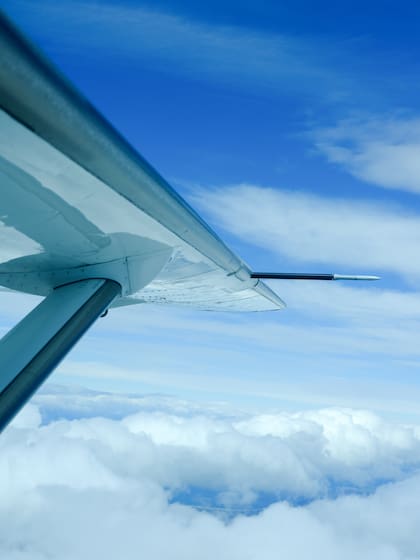 En vuelo por los cielos patagónicos