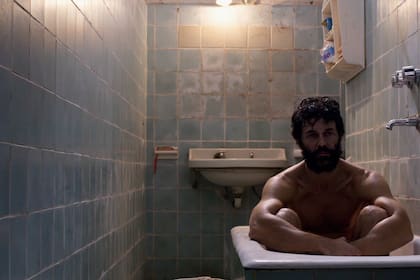 En Yo, traidor, Mariano Martínez interpreta a un poderoso empresario que esconde un gran dolor