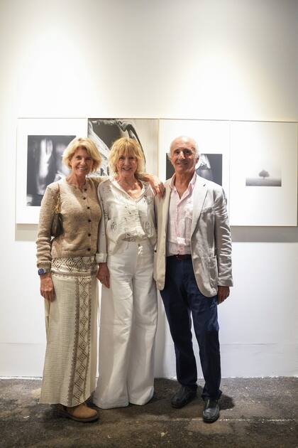 Eña González Estrada, la artista María Elena Cash y Luis Ribaya