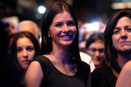 Enamorada, la China mira el show de Bisbal