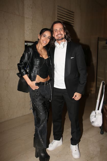 ¡Enamoradísimos! Luego de la función, Christian Sancho recibió el saludo de su esposa, Celeste Muriega