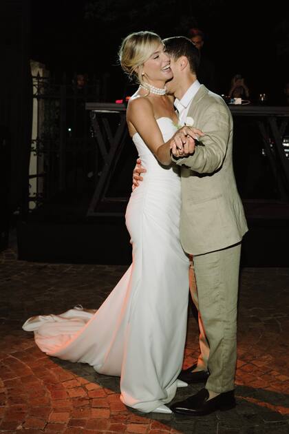 Enamorados, Diego y Eugenia inauguran la pista de baile