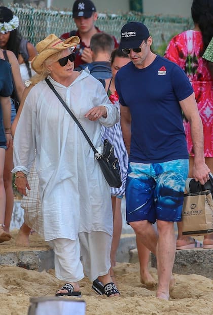 Enamorados: Hugh y Deborra celebraron en abril su aniversario número 23 en Hawaii