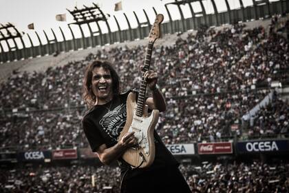 Felipe Staiti, el héroe de la guitarra "enana"
