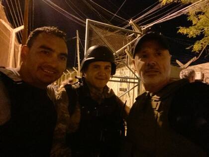 Encabezadas por el ministro Marcelo Sain, tropas especiales de la policía y el Servicio Penitenciario de Santa Fe recuperaron el control del penal de Las Flores