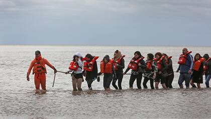 Encalló un catamarán en Olivos con más de cien docentes que festejaban el Día del Maestro