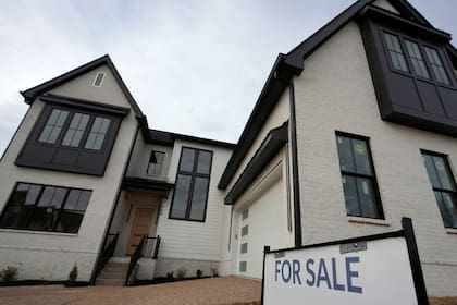 Encontrar casas asequibles para renta o compra en Nueva York es cada vez más difícil (AP foto/George Walker IV)