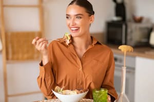 Una especialista señaló cuál es el mejor horario para cenar y favorecer la digestión