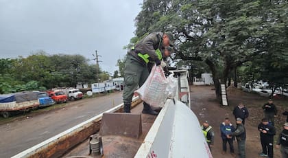 Encontraron 112 kilos de cocaína en un camión cisterna