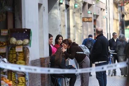 Encontraron a una pareja y a sus dos hijos muertos a cuchillazos, en la calle Aguirre, en Villa Crespo