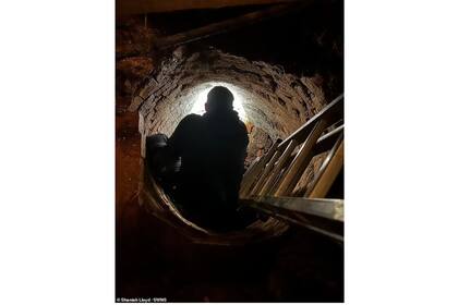 Encontraron un túnel en el medio del living