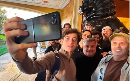 Encontrarse para ver las carreras de Colapinto, el fenómeno social que genera su figura