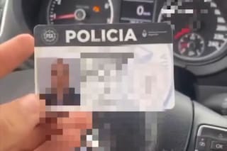 Encontró la credencial de un agente de la PSA, la usó para no pagar peaje y ahora está detenido