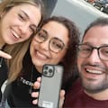 Encontró un celular durante el recital de Dua Lipa y con una foto logró encontrar al dueño para devolverlo
