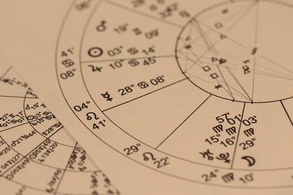 Encuentra equilibrio y armonía con las predicciones de Nana Calistar para el viernes 12 de abril