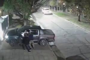 Encuentran asesinado a un hombre dentro de una camioneta y sospechan de un amigo