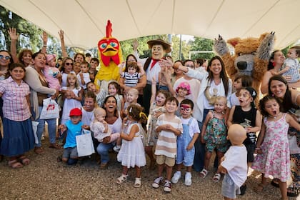 Un desfile, canciones y un encuentro para concientizar sobre el cáncer infantil en el Hospital Austral