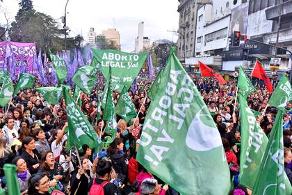 Miles de participantes llenan las calles de la ciudad y los establecimientos acondicionados para el encuentro