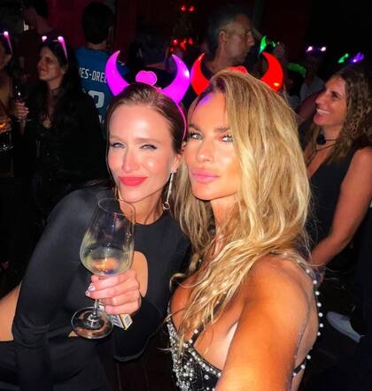 Endiabladas. Brenda y Sabrina Rojas la rompieron en la pista.