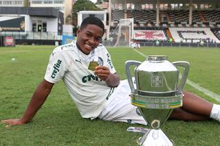 El 'garoto' de 17 años que le costó 72 millones de euros a Real Madrid y podría jugar frente a Boca