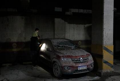 Enel subsuelo de la galería Vision 2000, en pleno centro de la ciudad, quedan 20 autos inutilizados