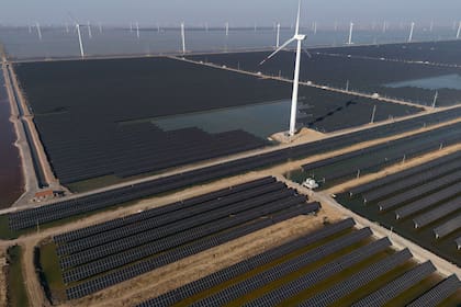 Energía solar y eólica concentran las principales proyecciones de crecimiento dentro de la matriz eléctrica global hacia 2050