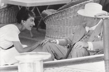 Enero de 1959. Maria con Winston Churchill en el barco de Onassis, en Mónaco.