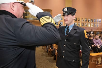 Enero de 2020. Sam fue uno de los quince aspirantes que juró como bombero de Jersey City. El hijo de The Boss ocupó el puesto número 42 entre las 961 personas que rindieron el examen