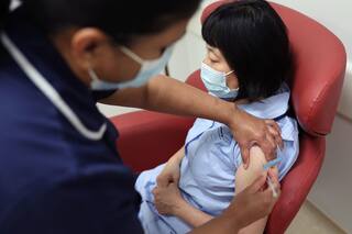 “Se transmite más que las otras”: alertan sobre una nueva variante en California