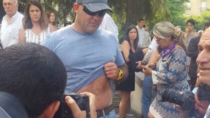 Enfrentamiento en la Legislatura: cuatro sindicalistas heridos con balas de goma y dos policías heridos con proyectiles