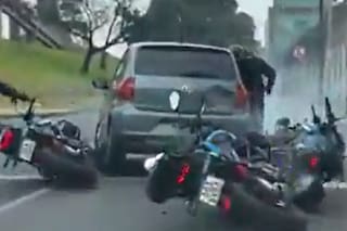 Caos a metros de General Paz: dos delincuentes se tirotearon con la Policía tras negarse a un control vehicular