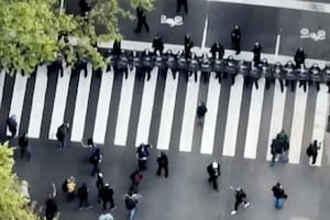Enfrentamientos entre manifestantes y la Policía en las inmediaciones del Congreso