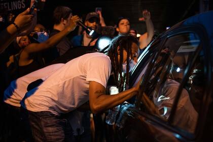 El domingo, un nuevo hecho de violencia policial contra un hombre negro sacudió a los Estados Unidos, a meses de la muerte de George Floyd