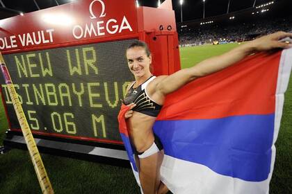 Enfundada en la bandera y con la nueva marca: 5,06 metros