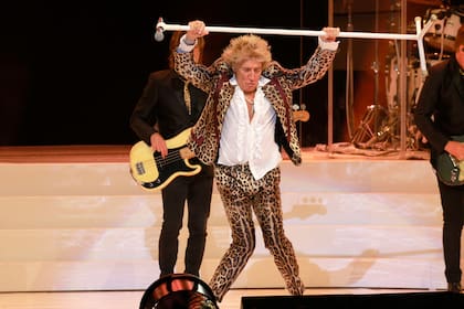 Enfundado en un ajustado traje con estampado de leopardo, el músico cantó todos sus hits y dejó en claro que un verdadero rockstar no tiene edad