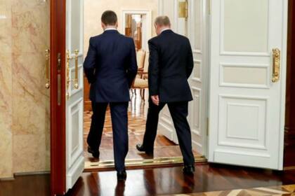 Medvedev era la mano derecha de Putin y ahora se verá apartado de la primera línea