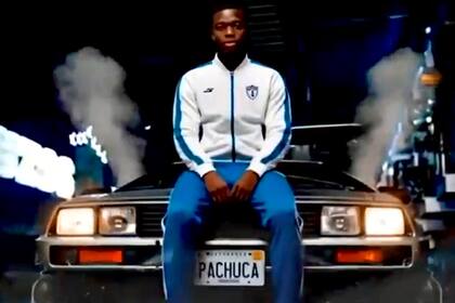 Enner Valencia vuelve a Pachuca después de 11 años y el club lo recibe con una producción cinematográfica